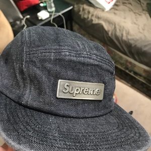 SUPREME METAL PLATE CAP